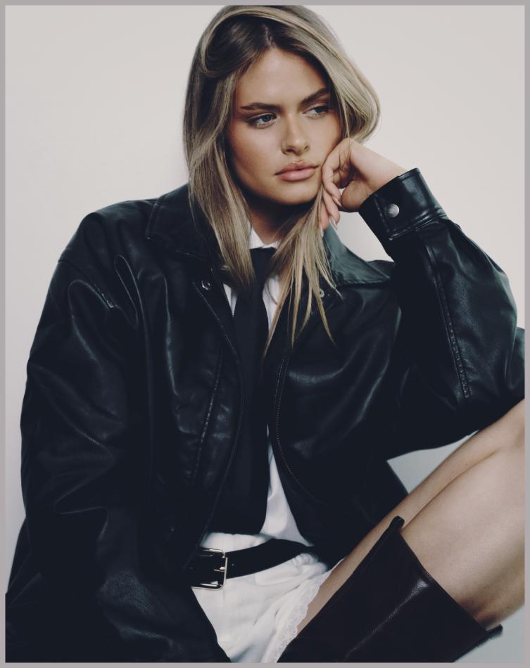 Milli Ross - fashion model portfolio photo 2