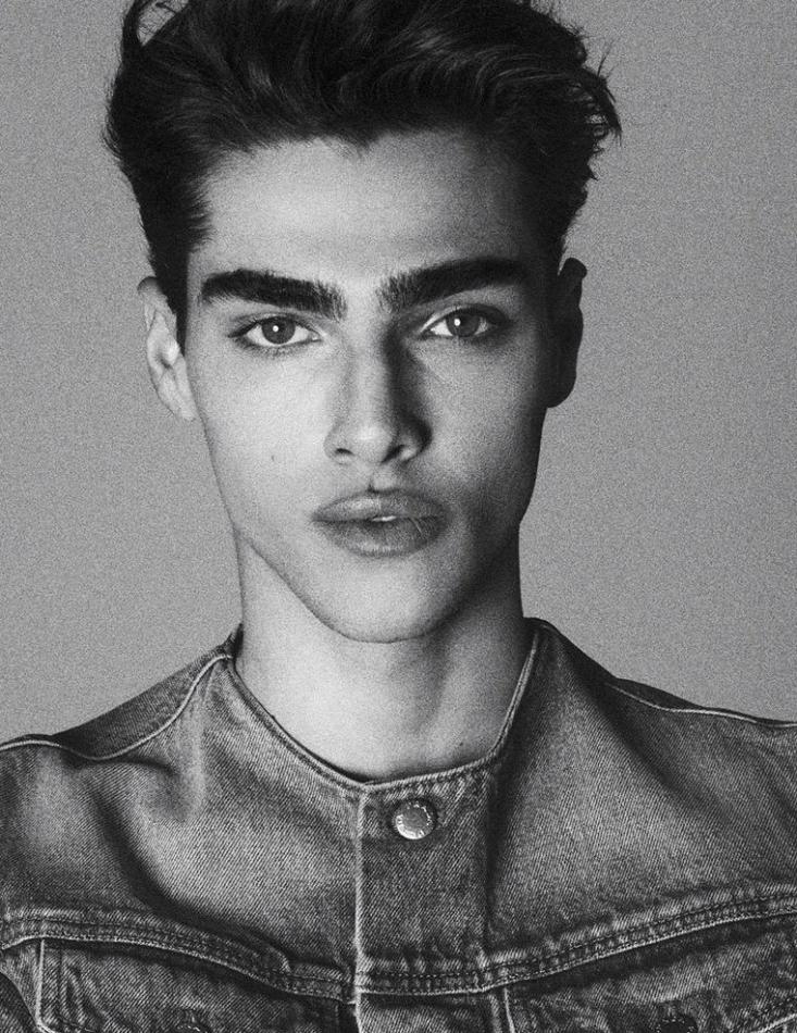 Simone Stravolo - fashion model portfolio photo 25
