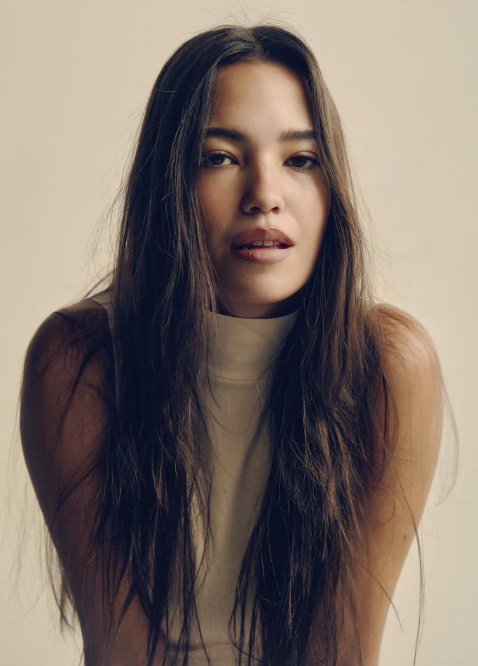 Chloe Sheppard - fashion model portfolio photo 17