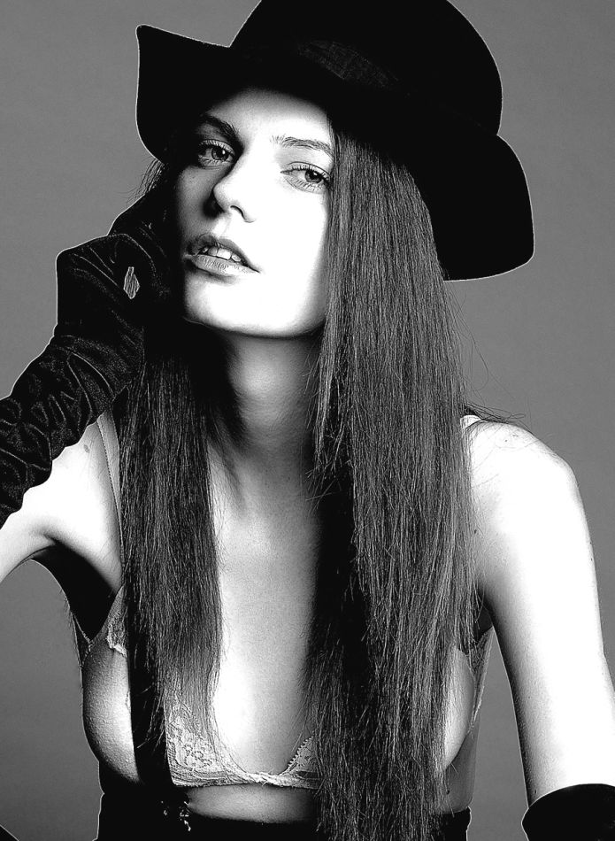 VIKTORIA J - In town