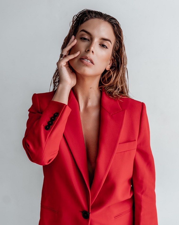 Elizabeth Kerr - Women-fashion