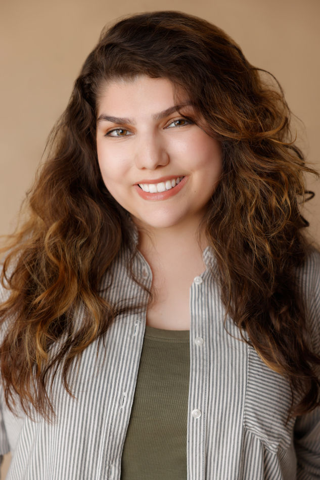 Nadia Molina. - Women-commercial