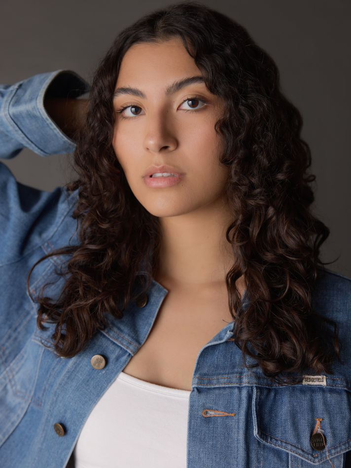 Anabella Leon. - Women-new-faces