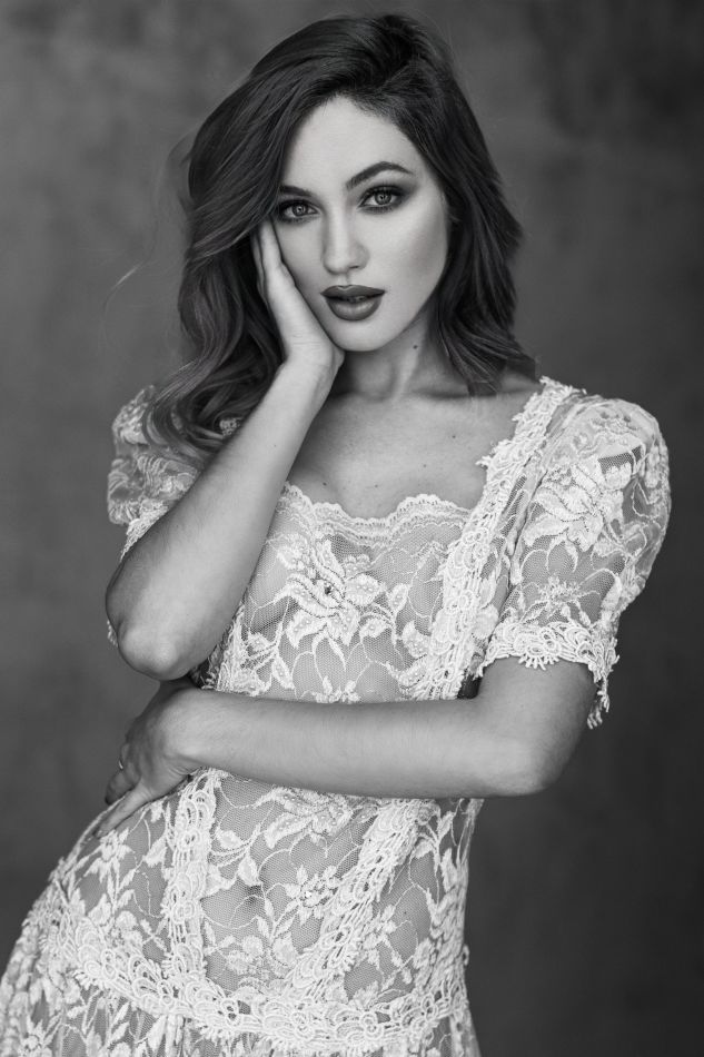 Kayla Kovach - Women-fashion